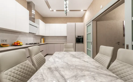 Zimmerdecke gestaltet